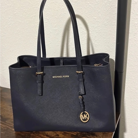 Michael Kors Jet Set East West Medium Tote Purse in Navy Admiral - Picture 1 of 10